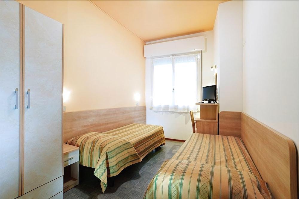 Hotel Globus Чезенатіко Екстер'єр фото