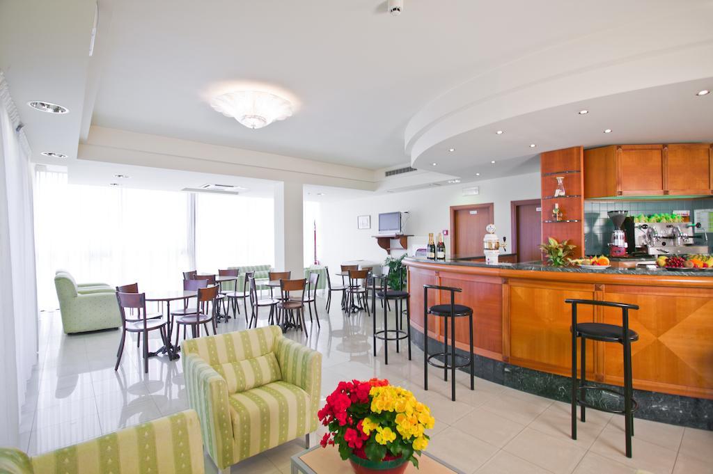 Hotel Globus Чезенатіко Екстер'єр фото